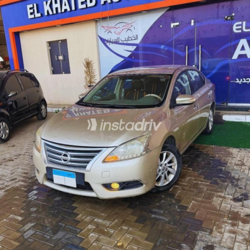 Nissan Sentra 2017 Gold Automatic Used for Sale in Helwan - 2