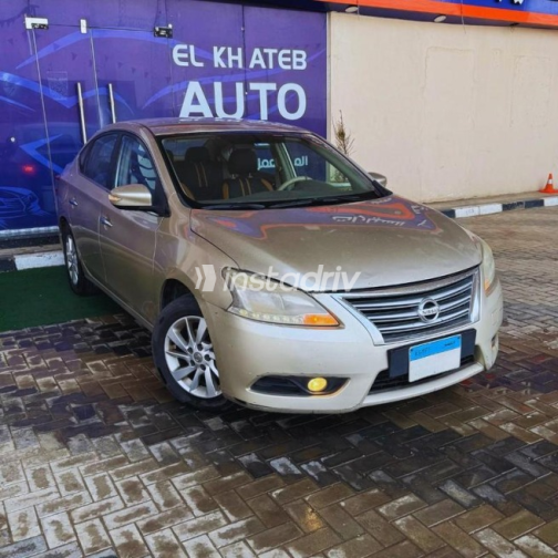 Nissan Sentra 2017 Gold Automatic Used for Sale in Helwan - 3