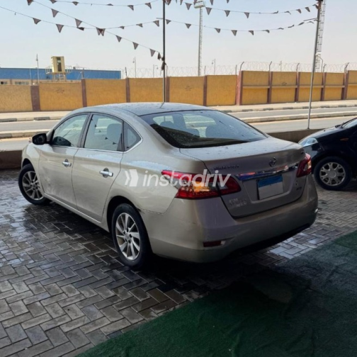 Nissan Sentra 2017 Gold Automatic Used for Sale in Helwan - 4
