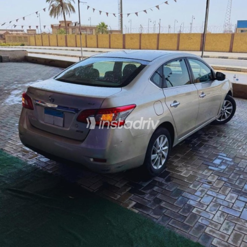 Nissan Sentra 2017 Gold Automatic Used for Sale in Helwan - 5