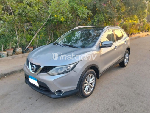 Nissan Qashqai 2017 Silver Automatic Used for Sale in Nasr city - 2