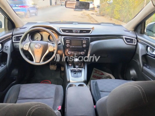 Nissan Qashqai 2017 Silver Automatic Used for Sale in Nasr city - 4