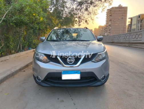 Nissan Qashqai 2017 Silver Automatic Used for Sale in Nasr city - 5
