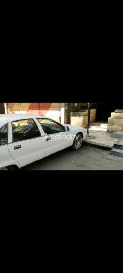 Chevrolet ssr 1992 White Automatic Used for Sale in Nasr city - 3