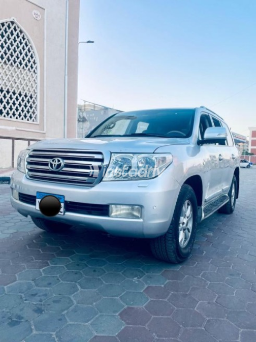 Toyota Land Cruiser 2010 Silver Automatic Used for Sale in Cairo - 3