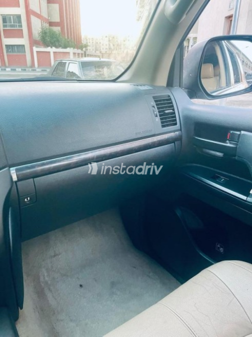 Toyota Land Cruiser 2010 Silver Automatic Used for Sale in Cairo - 9