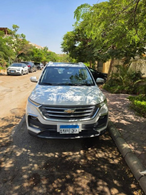 Chevrolet Captiva 2020 White Automatic Used for Sale in Sheikh Zayed City - 2