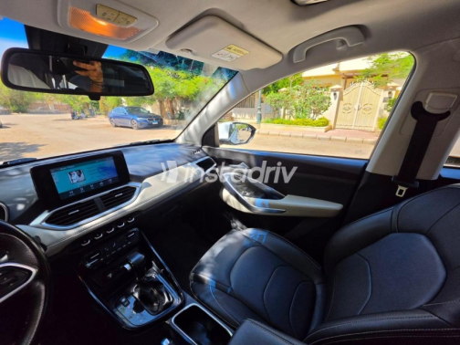 Chevrolet Captiva 2020 White Automatic Used for Sale in Sheikh Zayed City - 9