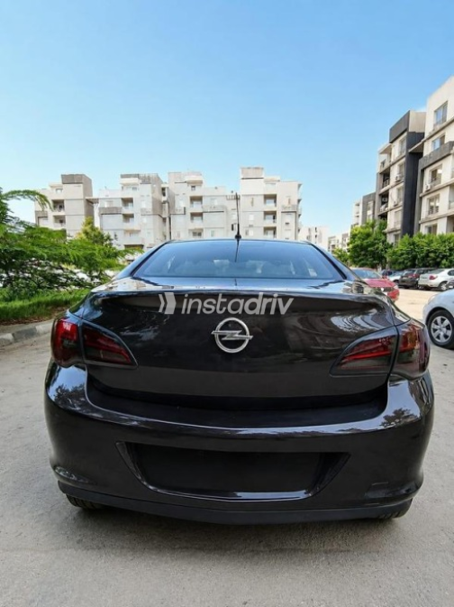 Opel Astra 2016 Black Automatic Used for Sale in Nasr city - 7