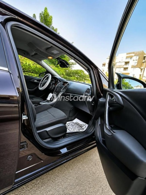 Opel Astra 2016 Black Automatic Used for Sale in Nasr city - 9