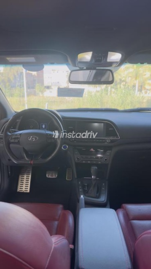 Hyundai Elantra 2017 White Automatic Used for Sale in Greater Cairo ( Cairo + Giza) - 7