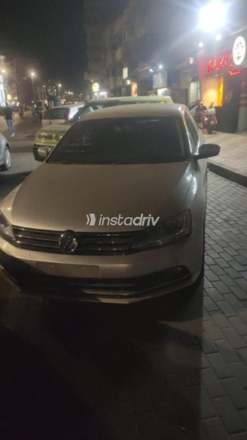 Volkswagen Jetta 2016 Silver Automatic Used for Sale in Damietta - 1