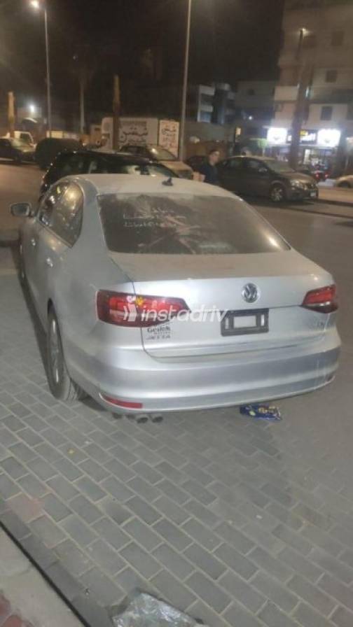 Volkswagen Jetta 2016 Silver Automatic Used for Sale in Damietta - 2