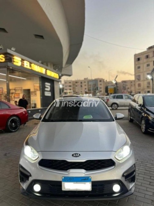 كيا سيراتو 2020 فضي أوتوماتيك مستعملة للبيع في القاهرة - 2