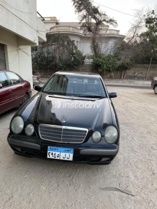 Mercedes E 200 2000 Black Automatic Used for Sale in El Haram - 1