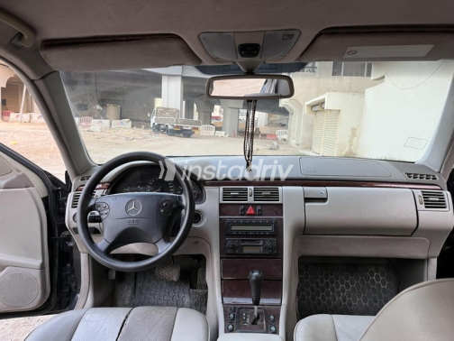Mercedes E 200 2000 Black Automatic Used for Sale in El Haram - 3
