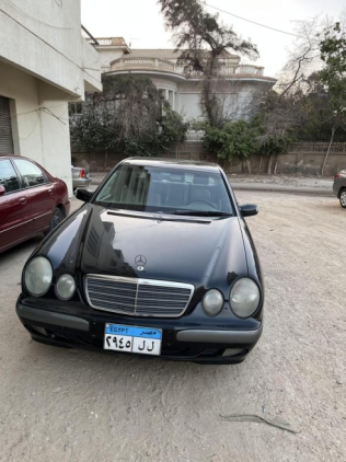 Mercedes E 200 2000 Black Automatic Used for Sale in El Haram