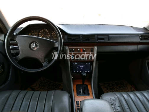 Mercedes E 200 1988 Black Automatic Used for Sale in Greater Cairo ( Cairo + Giza) - 2