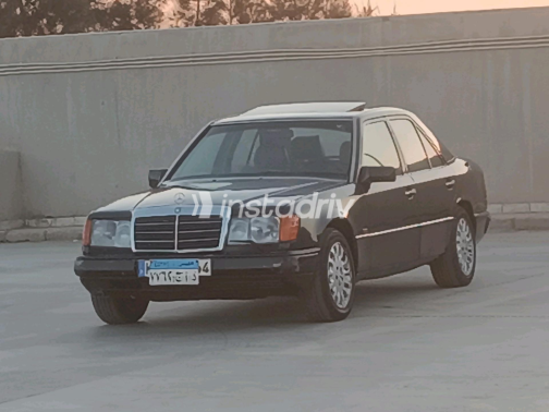 Mercedes E 200 1988 Black Automatic Used for Sale in Greater Cairo ( Cairo + Giza) - 3