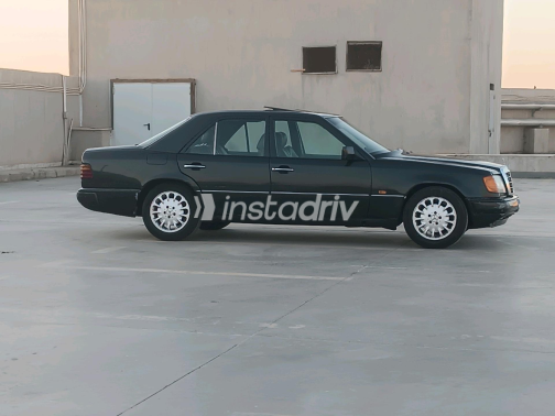 Mercedes E 200 1988 Black Automatic Used for Sale in Greater Cairo ( Cairo + Giza) - 7