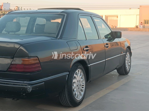 Mercedes E 200 1988 Black Automatic Used for Sale in Greater Cairo ( Cairo + Giza) - 8