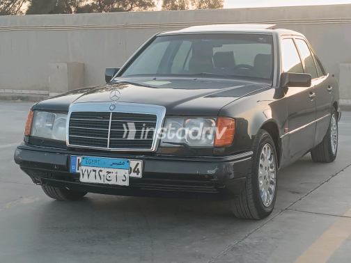 Mercedes E 200 1988 Black Automatic Used for Sale in Greater Cairo ( Cairo + Giza) - 9