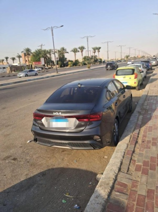 كيا جراند سيراتو 2022 رمادي غامق أوتوماتيك مستعملة للبيع في البحيرة