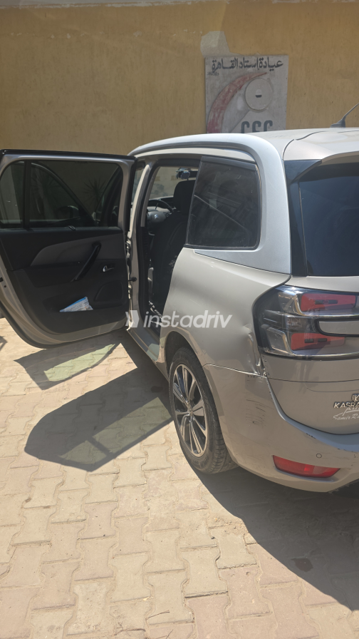 Citroën C4 Grand Picasso 2019 Beige Automatic Used for Sale in Greater Cairo ( Cairo + Giza) - 2