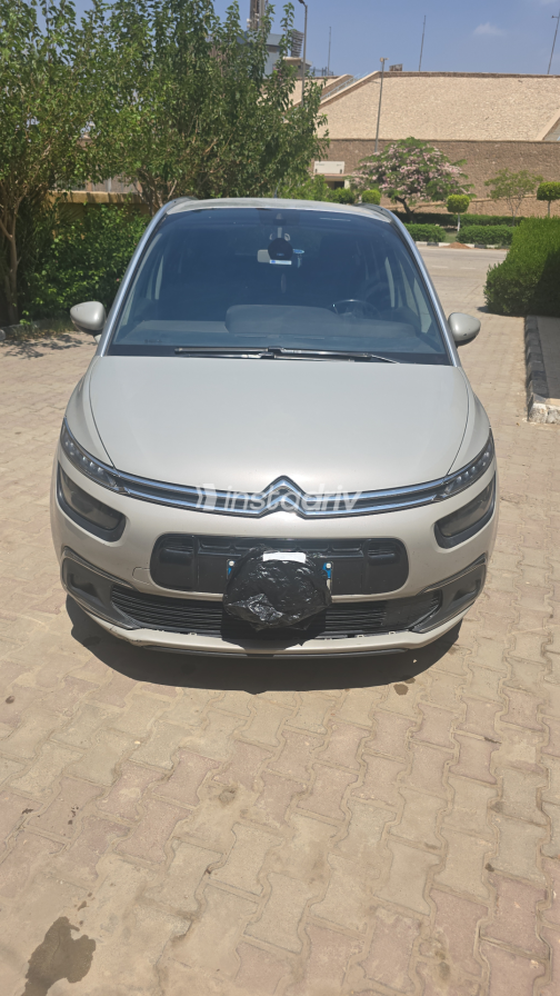 Citroën C4 Grand Picasso 2019 Beige Automatic Used for Sale in Greater Cairo ( Cairo + Giza) - 3