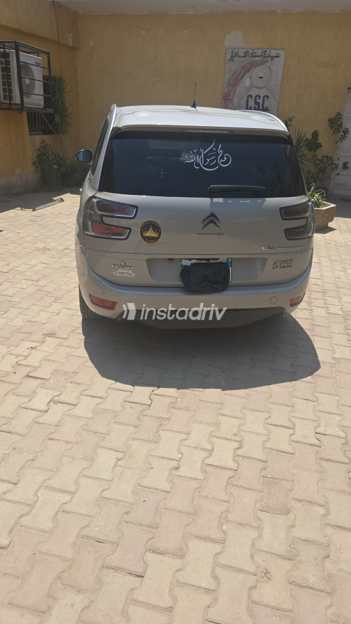 Citroën C4 Grand Picasso 2019 Beige Automatic Used for Sale in Greater Cairo ( Cairo + Giza) - 4
