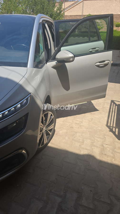 Citroën C4 Grand Picasso 2019 Beige Automatic Used for Sale in Greater Cairo ( Cairo + Giza) - 5