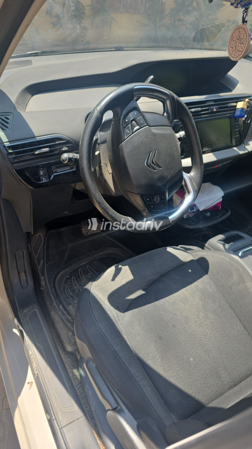 Citroën C4 Grand Picasso 2019 Beige Automatic Used for Sale in Greater Cairo ( Cairo + Giza) - 8