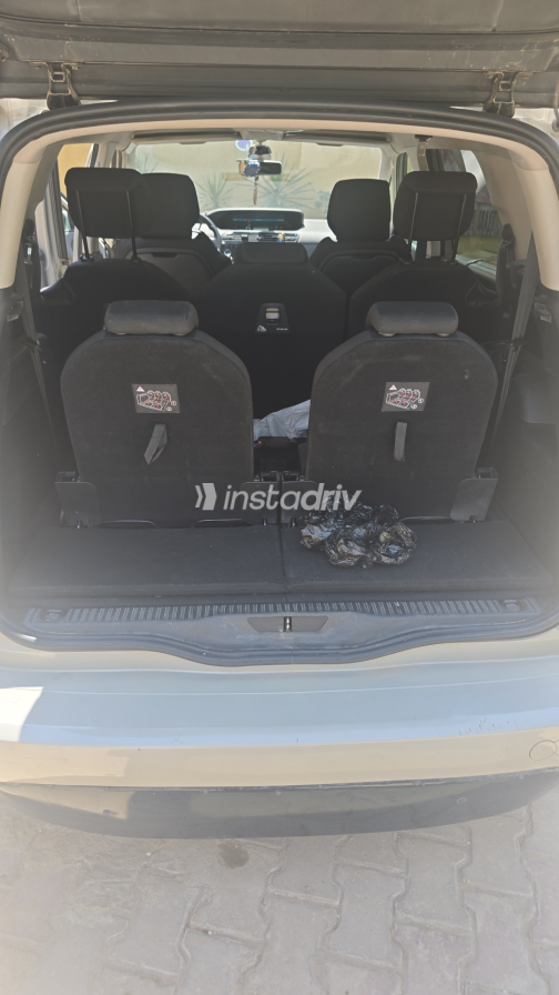 Citroën C4 Grand Picasso 2019 Beige Automatic Used for Sale in Greater Cairo ( Cairo + Giza) - 9