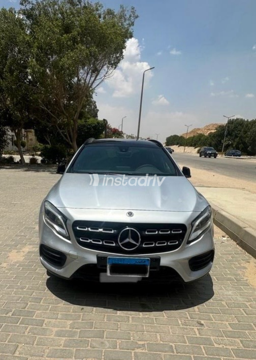 Mercedes GLA 200 2020 Gray Automatic Used for Sale in Greater Cairo ( Cairo + Giza) - 3