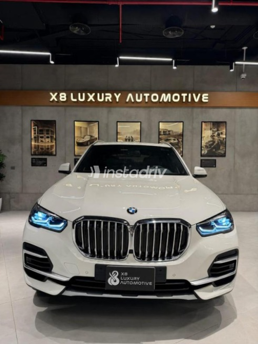بي ام دبليو X5 M 2023 أبيض أوتوماتيك مستعملة للبيع في القاهرة - 1