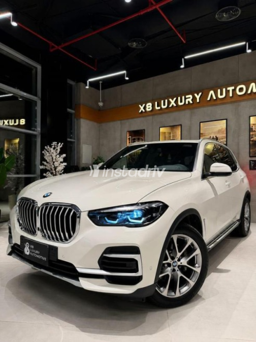 بي ام دبليو X5 M 2023 أبيض أوتوماتيك مستعملة للبيع في القاهرة - 2