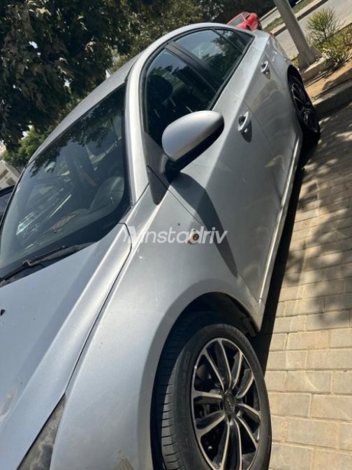 Chevrolet Cruze 2010 Silver Automatic Used for Sale in Greater Cairo ( Cairo + Giza) - 3