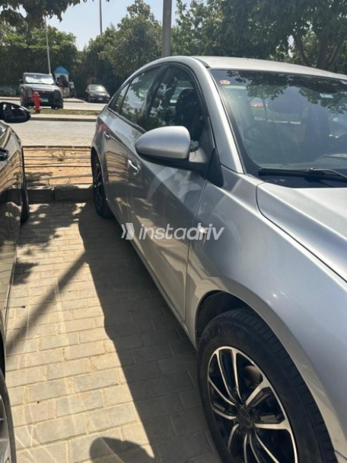 Chevrolet Cruze 2010 Silver Automatic Used for Sale in Greater Cairo ( Cairo + Giza) - 4