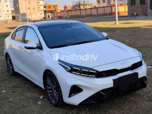 كيا K3 2023 أبيض أوتوماتيك مستعملة للبيع في القاهرة الكبرى ( القاهرة - الجيزة) - 3