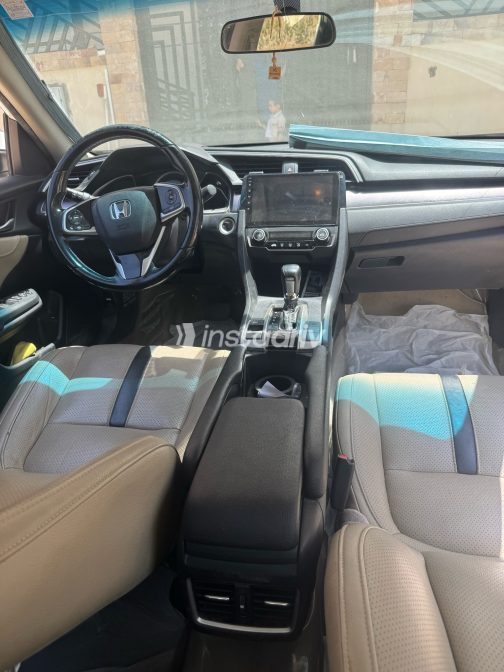 Honda Civic 2017 White Automatic Used for Sale in Greater Cairo ( Cairo + Giza) - 6
