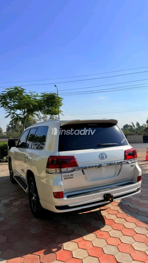 Toyota Land Cruiser 2021 White Automatic Used for Sale in Greater Cairo ( Cairo + Giza) - 2