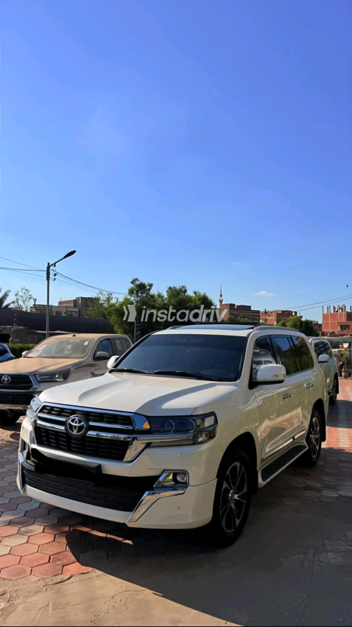 Toyota Land Cruiser 2021 White Automatic Used for Sale in Greater Cairo ( Cairo + Giza) - 7