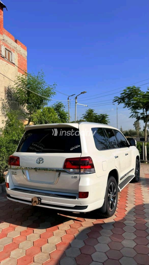 Toyota Land Cruiser 2021 White Automatic Used for Sale in Greater Cairo ( Cairo + Giza) - 8