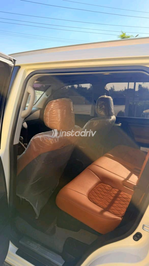 Toyota Land Cruiser 2021 White Automatic Used for Sale in Greater Cairo ( Cairo + Giza) - 10