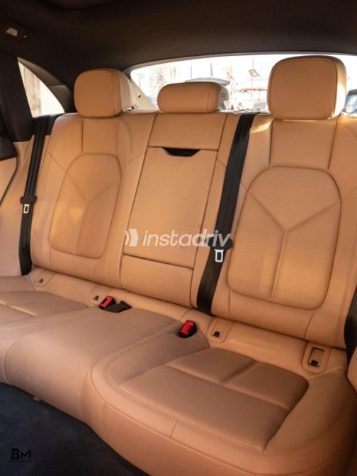 Porsche Macan 2024 Black Automatic Used for Sale in Sheikh Zayed City - 2