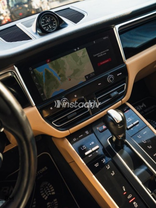 Porsche Macan 2024 Black Automatic Used for Sale in Sheikh Zayed City - 3