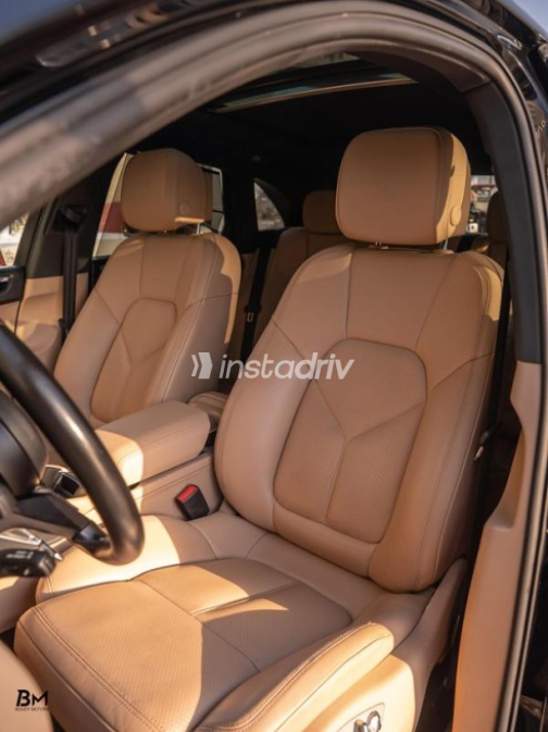 Porsche Macan 2024 Black Automatic Used for Sale in Sheikh Zayed City - 8