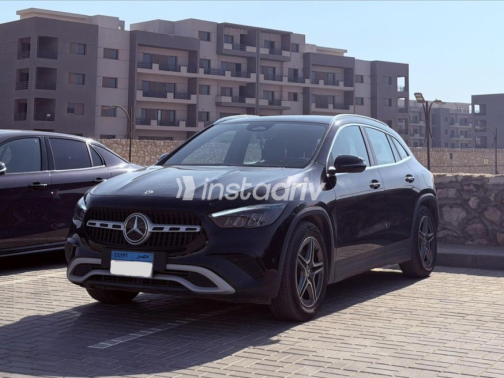 مرسيدس GLA 200 2024 أسود أوتوماتيك مستعملة للبيع في القاهرة - 1