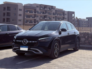 مرسيدس GLA 200 2024 أسود أوتوماتيك مستعملة للبيع في القاهرة