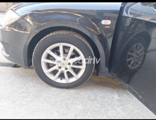 Seat Leon 2011 Black Automatic Used for Sale in Mohandessin - 4